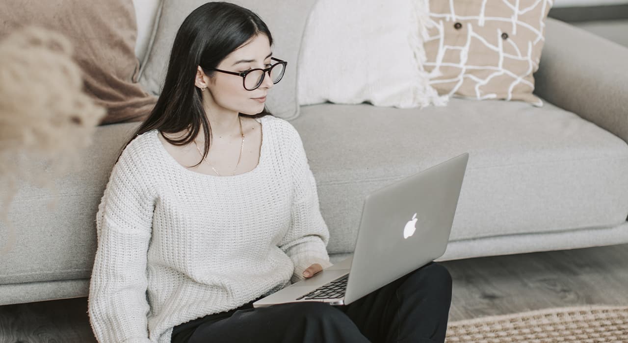 girl with laptop